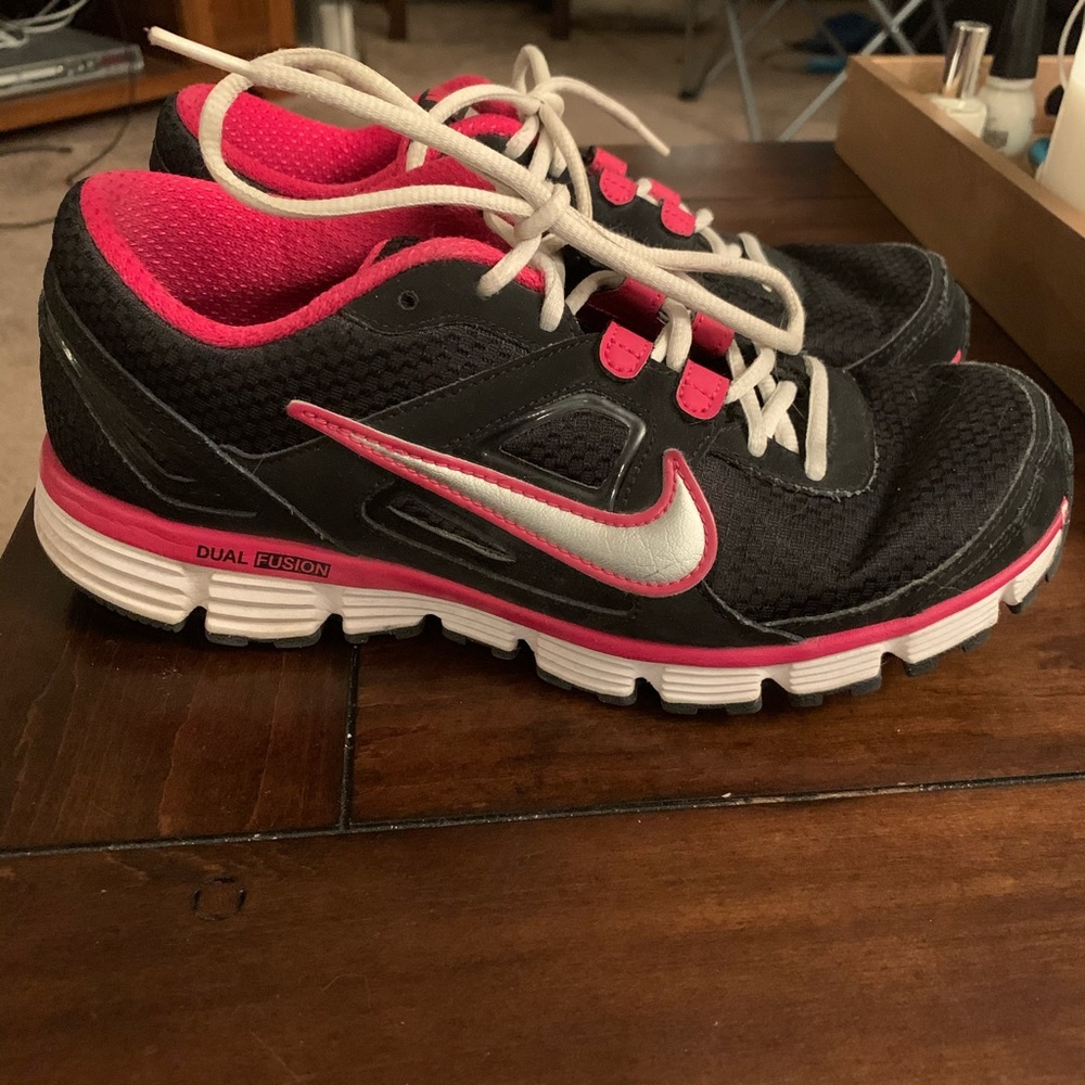 Nike dual Fusion shoes